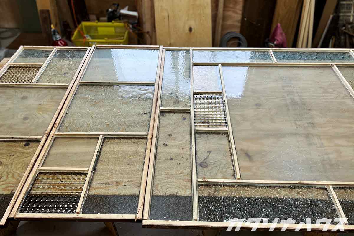 窓ガラスの再利用で木製内窓を制作
