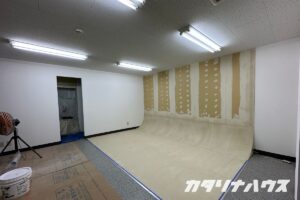 松山市　撮影スタジオ　スタジオ設営　塗装　研磨
