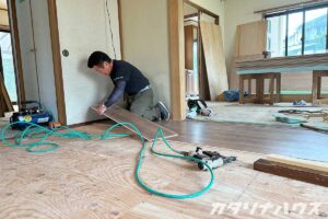 松山市中古住宅　中古住宅を買ってリノベーション　猫と暮らすリノベーション　　和室の改装　大工工事　床工事