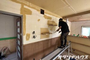 松山市リフォーム　内装工事　下地処理　パテ塗　猫と暮らす家　腰壁