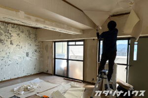 松山市　リフォーム　リノベーション　中古マンション　内装工事　マグネット壁　クロス