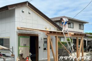 松山市リノベーション　カタリナハウス　コンバージョン　実家リノベ　カーポート　テラス屋根　自転車置き場