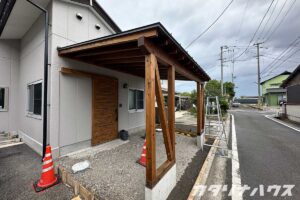 松山市リノベーション　カタリナハウス　コンバージョン　実家リノベ　カーポート　テラス屋根　自転車置き場