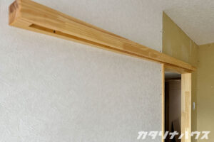 集成材で作った吊戸のレール。まだ戸は吊るしていない。