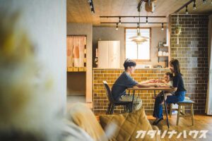 松山市　中古住宅リノベーション　タイルが主役のリビング