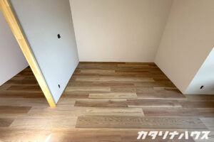 無垢フローリングに見えるフロアシート