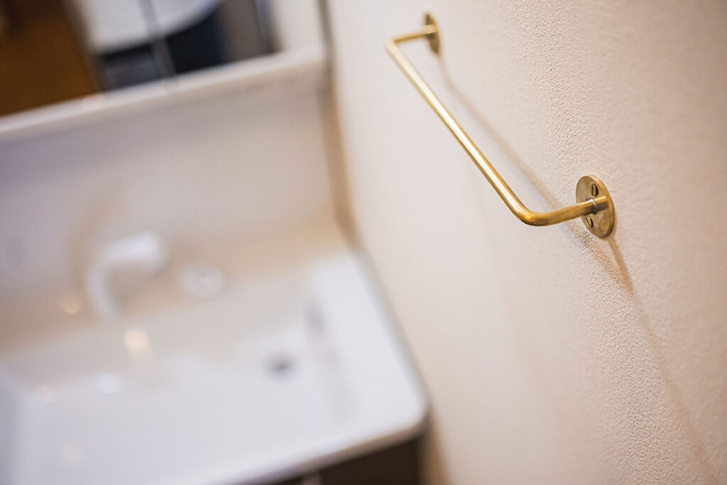 真鍮製のタオルハンガー