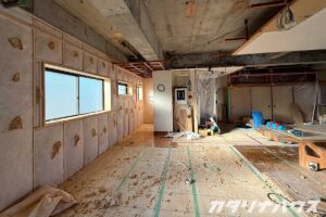 断熱施工が終わったリノベ中のマンション室内