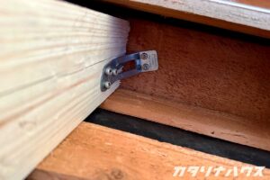柱と梁を固定する金物