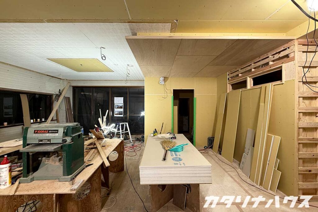 中古住宅リノベーションの施工途中。松山市で間取り変更を行い、暮らしやすい空間が形になってきた現場の様子