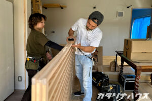 猫のキッチン侵入対策として格子間仕切りを設置するリノベーション工事