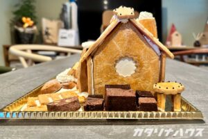 手焼きクッキーを使った三角屋根がかわいいお菓子の家