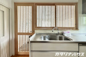 猫リノベ　キッチン進入防止　安全対策格子