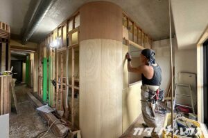 中古マンション　リビング　アール壁　大工　職人
