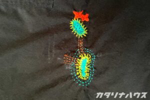 大きな穴をダーニングで補修した部分