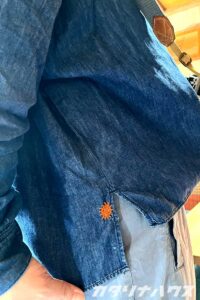 デニムのシャツに施したオレンジのダーニング