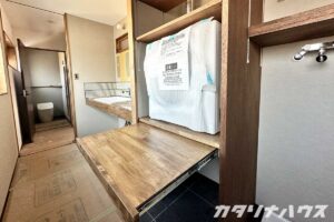 乾太くんの下に設置したスライド式の作業台
