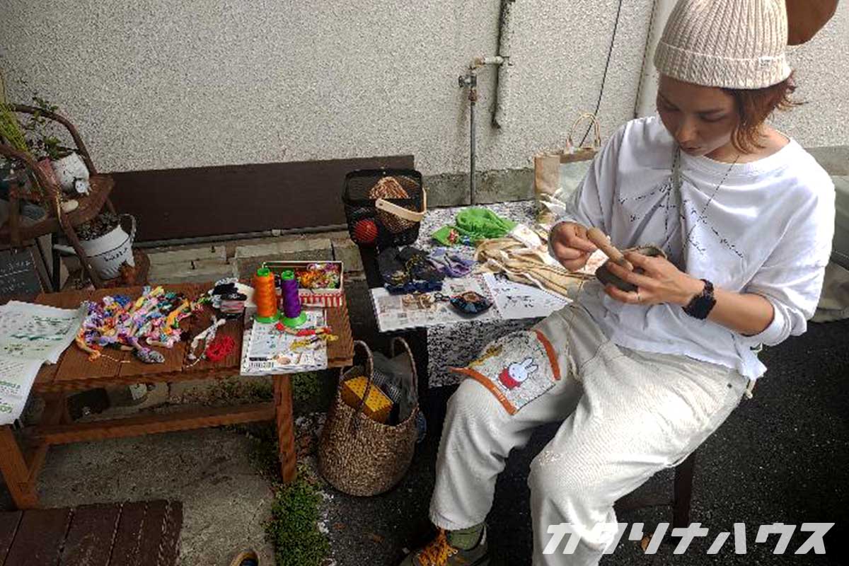 西条三芳にあるカフェでダーニングのワークショップ