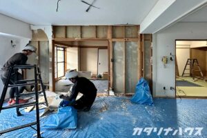 リノベーションの解体工事が始まった中古マンション