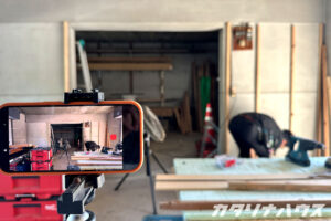 みかん倉庫のDIYの様子をスマホで撮影。ショート動画作成用。